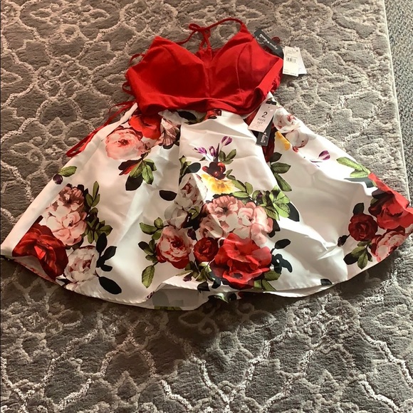 Suit - Picture 1 of 3